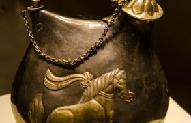 有网友说《国家宝藏》中陕西历史博物馆「没有把压箱底的国宝拿出来欺负人」，那陕历博还有什么厉害的国宝呢？