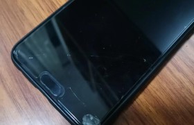 手机坚持不贴膜，使用一年后，你后悔吗？