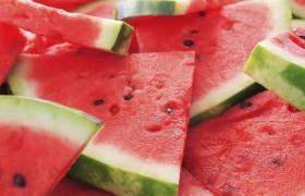 为什么有人说到了美国不能随便在黑人面前吃西瓜？