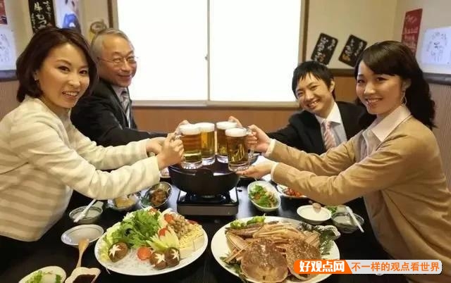 为什么日本人晚上那么晚去居酒屋吃炸鸡喝啤酒，但街上却鲜有胖子？插图8